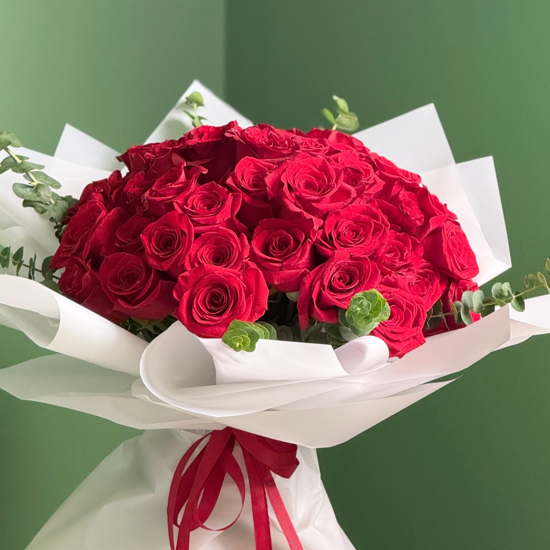 Blooms Culture Classic Romance 60 Red Roses Bouquet