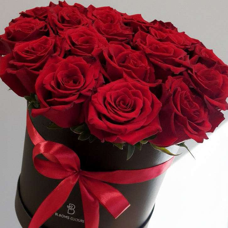 Blooms Culture 25 Red  Roses in Heart Box